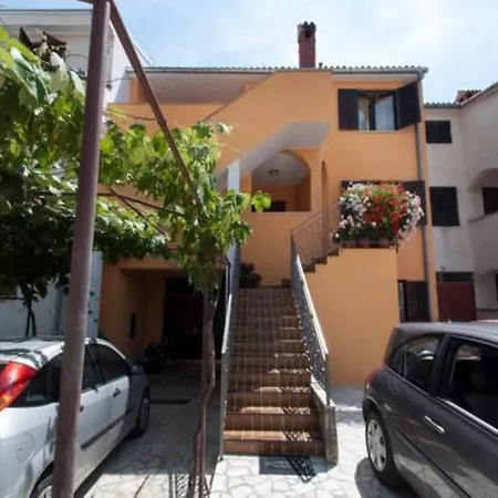 Elda Apartment *