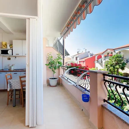 Elda Apartment *