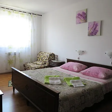 Elda Apartment *