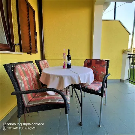 Elda Apartment *